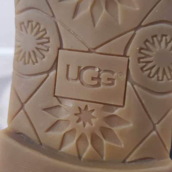 UGG sandals - Picture 7 of 9